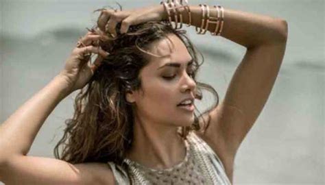 esha gupta naked|Esha Gupta Breaks the Internet With Topless Photoshoot, Fans。